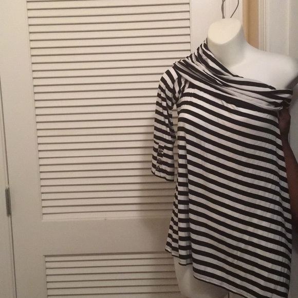 BLACK/WHITE  STRIPE TOP - Picture 2 of 3